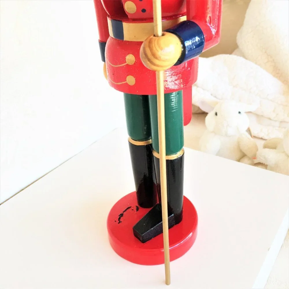 WOOD HOLIDAY NUTCRACKER